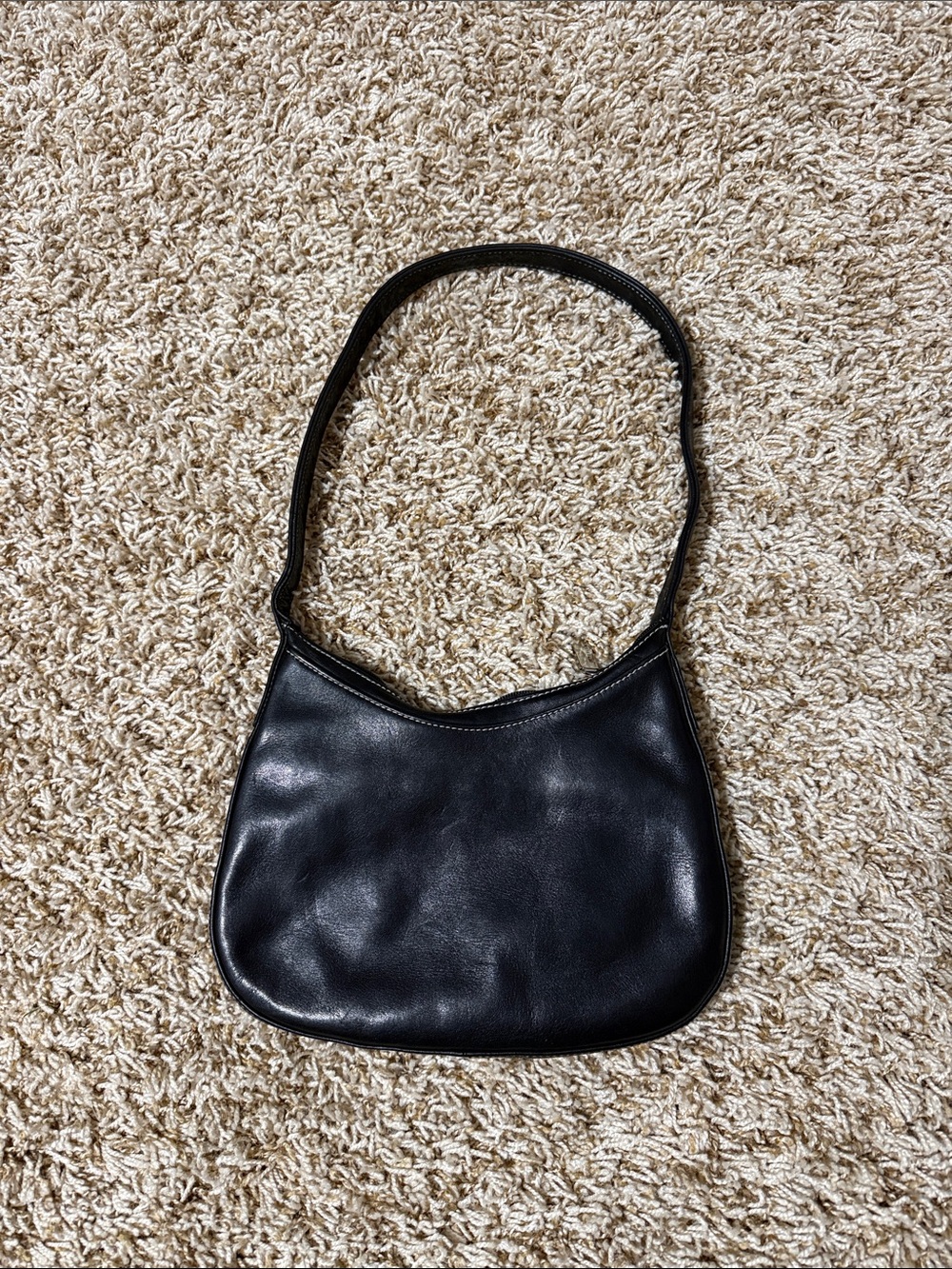 Perlina Classic Black Leather Shoulder Bag